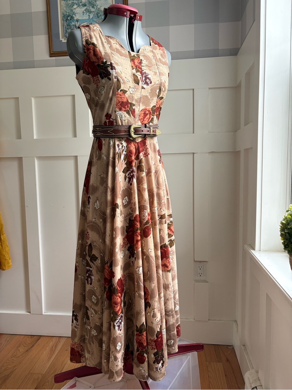 Western Rose Vintage  Beige Floral Midi Dress Small